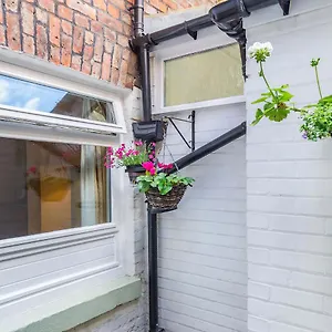 8a Wellington Terrace Apartment Whitby